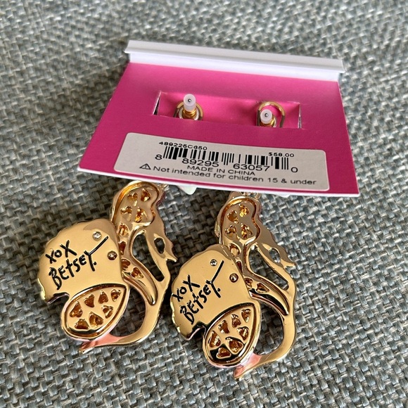 Betsy Johnson SHELL YEAH LARGE MERMAID DROP EARRINGS WHITE AND PINK - Picture 4 of 6